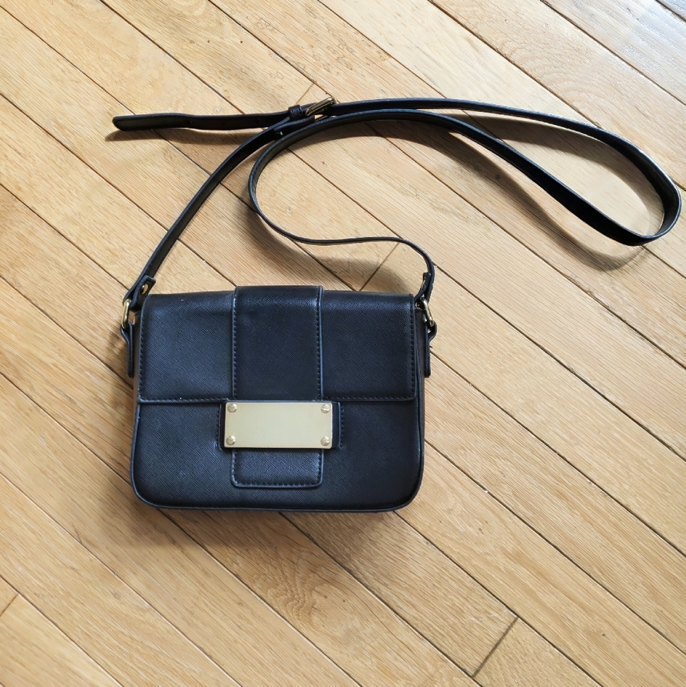 *FREE WITH PURCHASE!* EUC Forever 21 Black Crossbody Bag